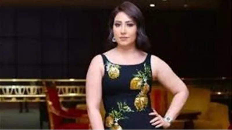 جمبسوت مجسم.. بوسي تشعل السوشيال ميديا بهذه الإطلالة | شاهد