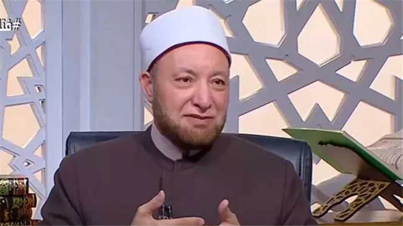 ما حكم العمل في مكان يبيع الخمور ضمن سلع أخرى؟.. أمين الفتوى يجيب | فيديو