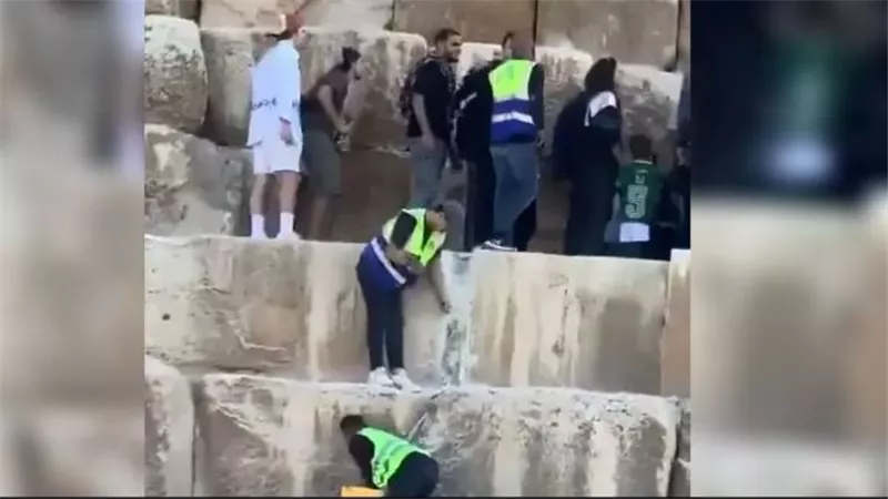 حقيقة تكسير طبقة الأهرامات بالجيزة | شاهد
