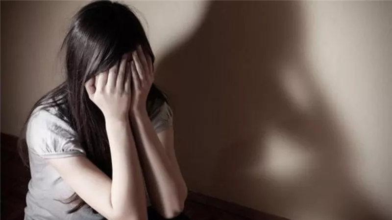 أمر زميلتهن بتصويرهن.. القصة الكاملة لفضيحة مدرس الجيزة وجرائمه مع الطالبات