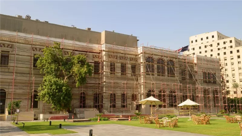 بالتعاون مع السياحة والآثار.. الجامعة الأمريكية بالقاهرة ترمم قصرها التاريخي بميدان التحرير