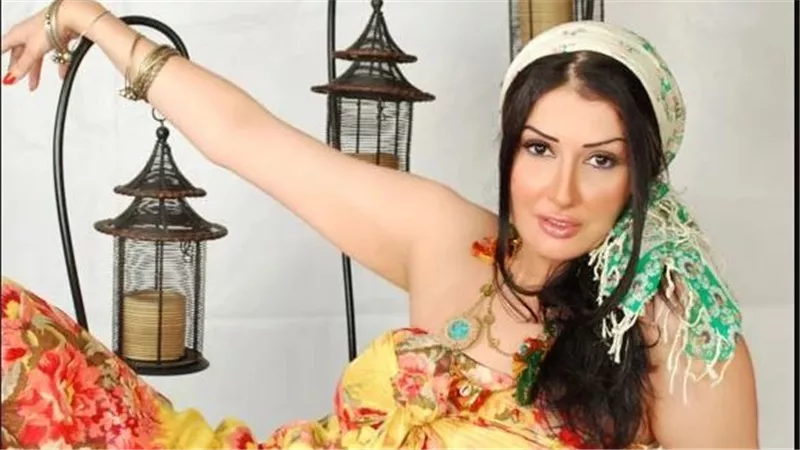 بالكاش مايوه.. غادة عبد الرازق تُثير الجدل بهذه الإطلالة | شاهد
