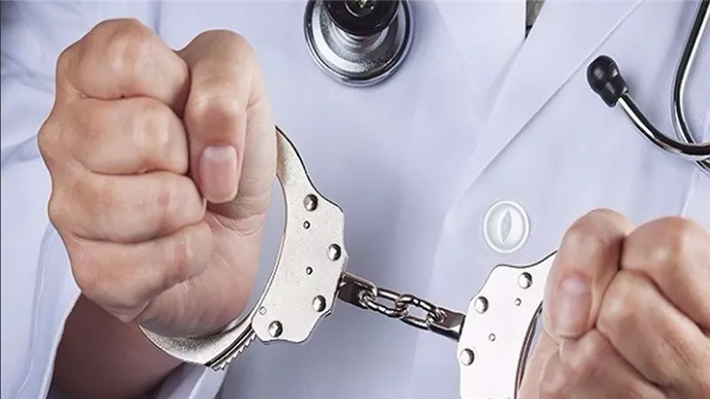 أجهض فتاة برضاها.. تفاصيل مثيرة في واقعة طبيب العمرانية