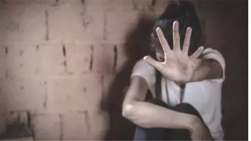 العناية الإلهية أنقذتها.. حكاية فتاة حلوان وسائق التوك التوك 