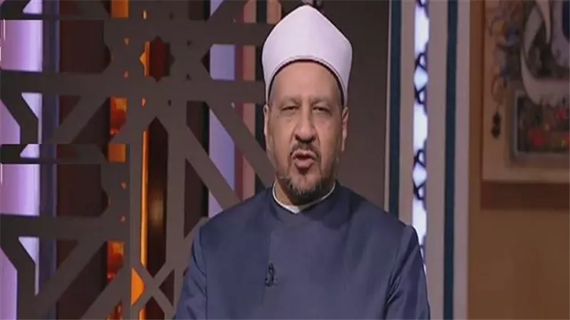 أسرح في صلاتي ولا أعرف كيف أنهيتها فهل أعيدها؟.. رد ونصيحة من مجدي عاشور