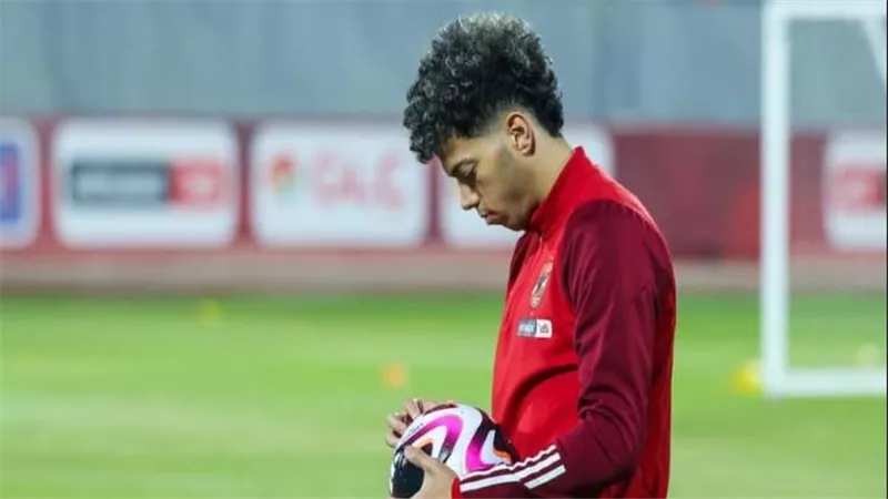 مدحت شلبي يكشف التفاصيل.. أزمة بين إمام عاشور ولاعبي الأهلي