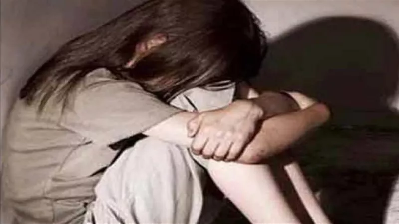 بابا بيعمل معايا حاجات قلة أدب.. تفاصيل مثيرة في اتهام مسجل خطر بالتحرش بابنته بالبدرشين