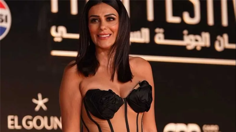 بالكب الشفاف.. إطلالة إنجي المقدم تُشعل السوشيال ميديا | شاهد