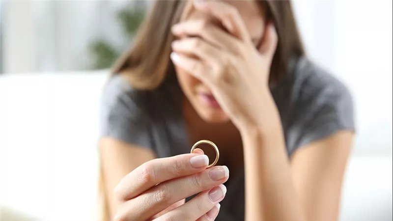 أدمنت المواقع الإباحية بسببه.. هيام تطلب الخلع بعد 3 سنوات زواج