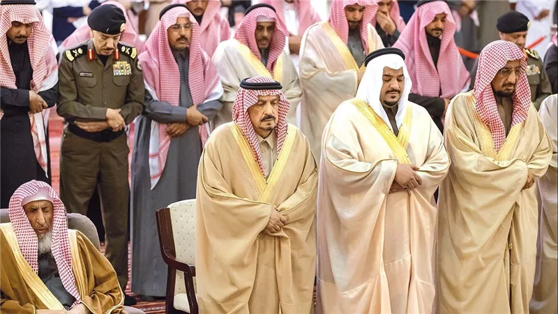 السعودية تؤدي صلاة الاستسقاء.. تعرف على السبب ولماذا يستحب فيها تحويل الملابس ؟