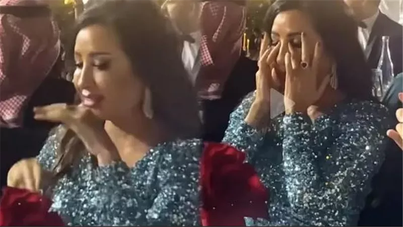ماذا حدث في مهرجان ضيافة؟.. موقف محرج للفنانة لطيفة على خشبة المسرح | فيديو
