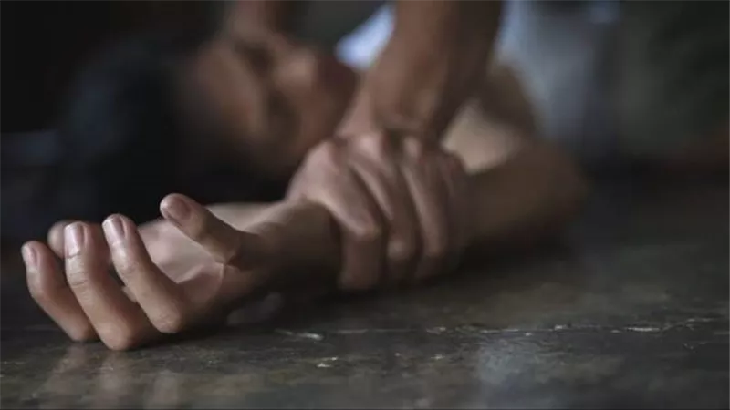 قبلة في الإنعاش.. القصة الكاملة لاتهام ممرض بانتهاك حرمة مريضة بغرفة العمليات