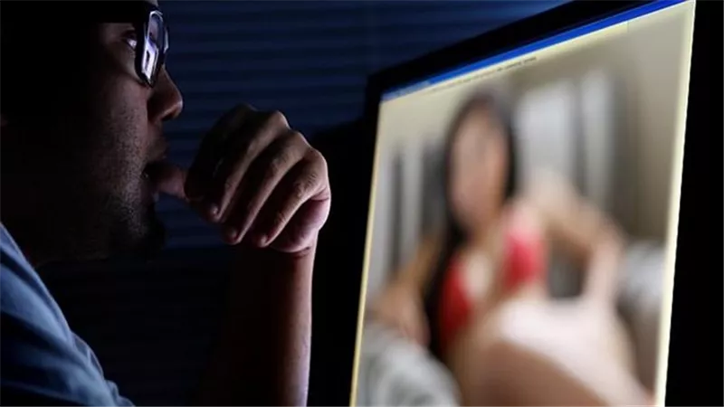 طلب ممارسة الحرام معها.. تفاصيل مثيرة في إحالة شاب هدد سيدة بصورها الخاصة ببني سويف للجنايات 