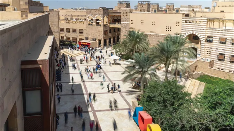 الجامعة الأمريكية بالقاهرة تتلقى أكبر هبة في تاريخها لكلية إدارة الأعمال