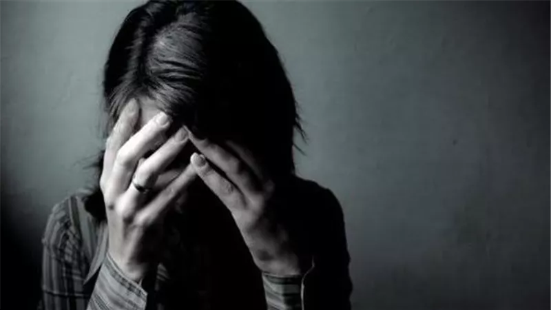 أعمال على الملابس.. حسناء تطلب الخلع من زوجها في محكمة الأسرة والسبب صادم