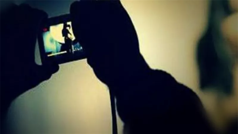 زوجته وضعت الخطة.. قرار جديد بشأن الدجال المتهم بتصوير فتاة في أوضاع مخلة