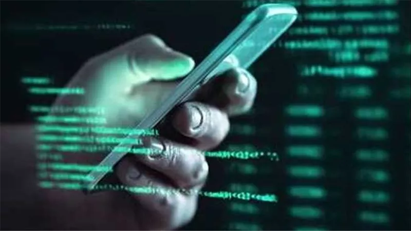 جاسوس في بيتك.. تحذير خطير من هذه التطبيقات في الموبايل