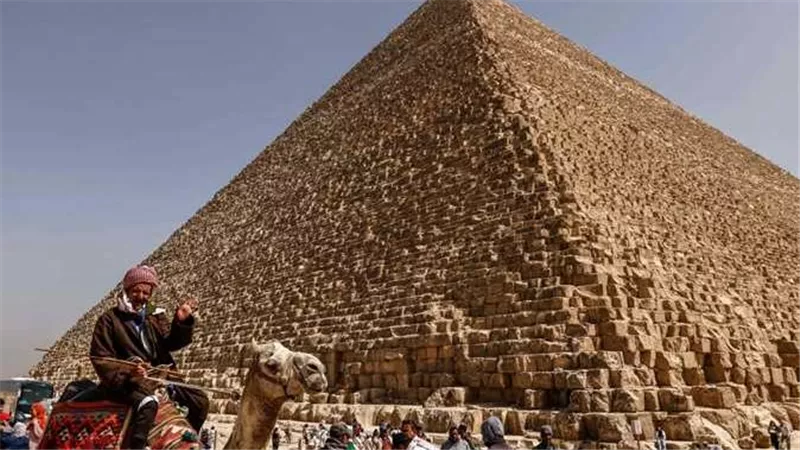 تصل لـ1500 جنيه.. تفاصيل زيادة أسعار تذاكر زيارة هرم خوفو من الداخل 