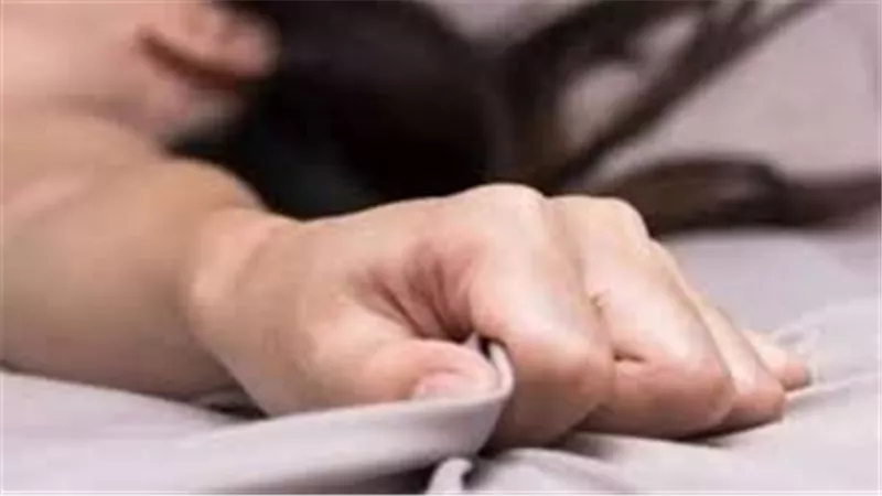ليلة حمراء بجوار جثة الزوج.. كواليس مقتل عامل على يد زوجته وعشيقها