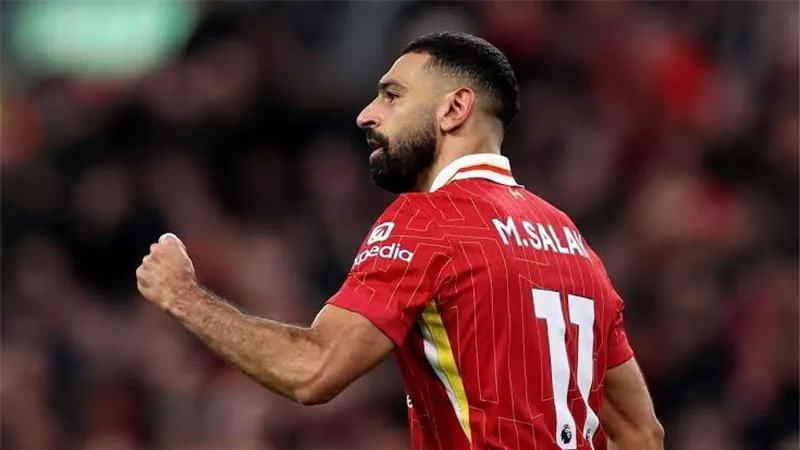 مدافع ليفربول يكشف تفاصيل مثيرة.. هل تعرض محمد صلاح للعنصرية في باريس؟