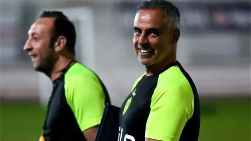 ودعهم وغادر في سيارة خاصة.. ماذا فعل جوميز داخل نادي الزمالك؟