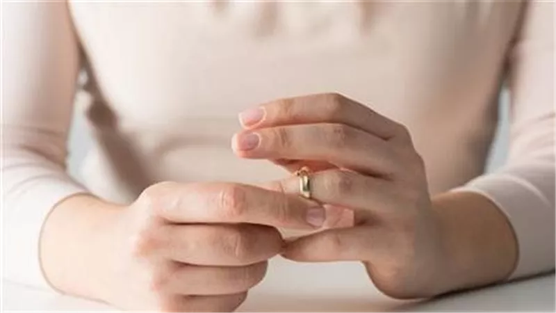 زهقت من الألفاظ.. منال تطلب خلع زوجها في محكمة الأسرة: بيعاملني كأني فتاة ليل 