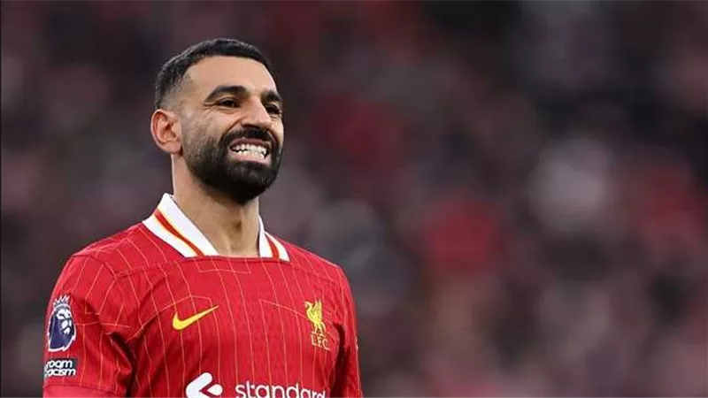 اتصالات خارجية.. تطور مفاجئ بشأن ملف تجديد عقد محمد صلاح