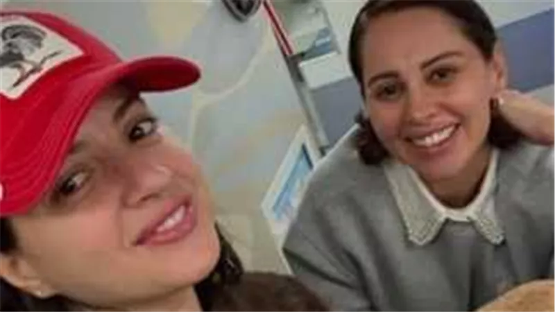 بسبب الهنا اللي أنا فيه.. وصلة مِزاح بين منى فاروق وياسمين رئيس | فيديو