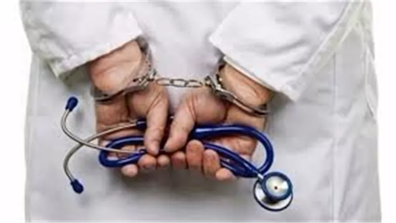  أزمة المسؤولية الطبية.. لماذا يعترض الأطباء على قانون مشرط الجراح؟