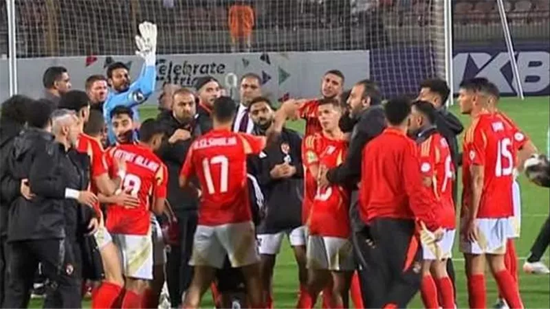 فيه ريحة مش حلوة.. رسائل نارية من أحمد شوبير لجماهير الأهلي