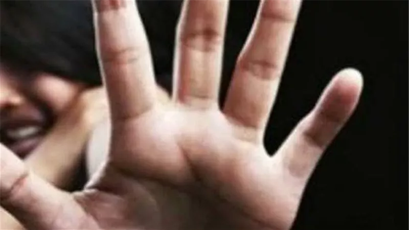  تحرش بها فقفزت من الميكروباص.. القصة الكاملة لطالبة الشروق