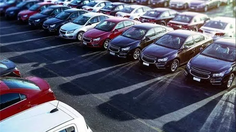مع قرب العام الجديد.. هل تشهد أسعار السيارات ارتفاعًا في 2025؟ | فيديو 