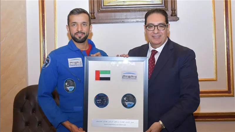 رئيس جامعة القاهرة يستقبل وزير الشباب الإماراتي ووفد من رواد الفضاء الإماراتيين