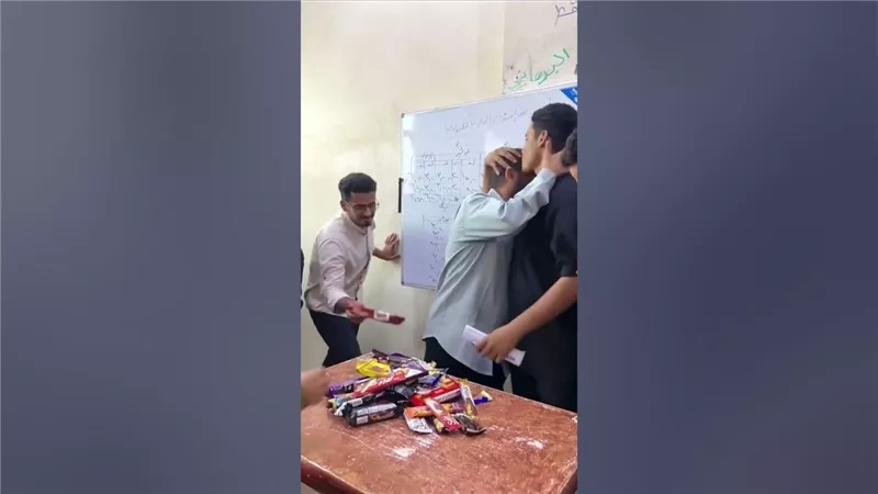 هي الآية اتعكست ولا إيه؟.. ترند تكريم المدرسين يشعل غضب الأهالي