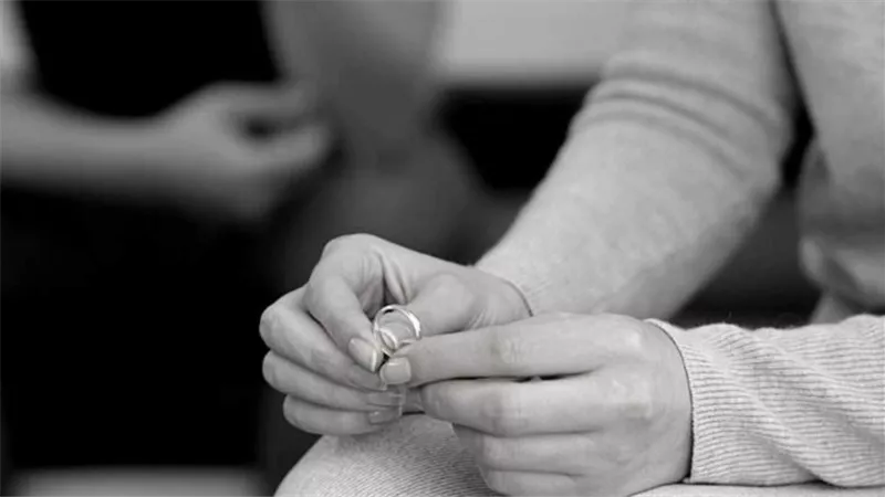 مطلقة ومقالتش.. عريس يطلب فسخ عقد زواجه بعد أسبوع