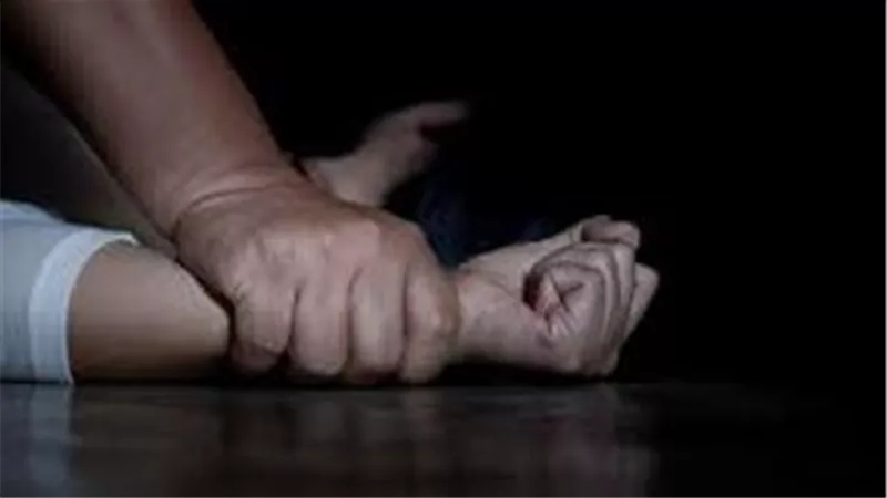 جريمة موثقة بالصوت والصورة.. تفاصيل صادمة في هتك عرض فتاة من ذوي الاحتياجات في متجر شهير بالشيخ زايد