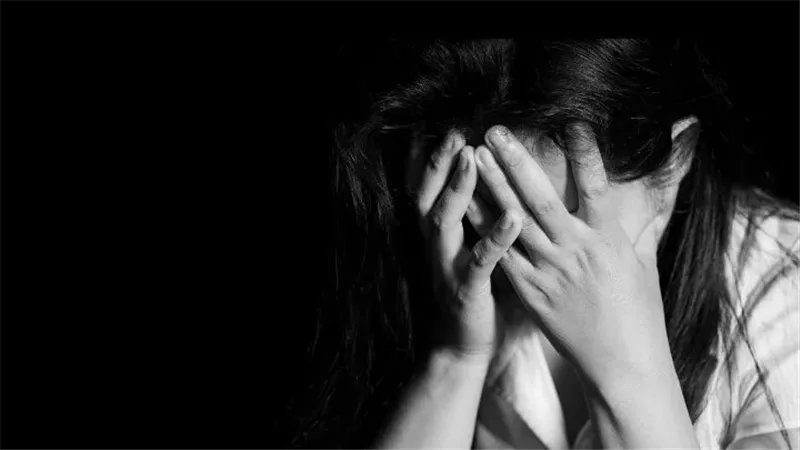 بعد أول سنة زواج.. سحر تطلب الخلع بسبب الأفلام الإباحية