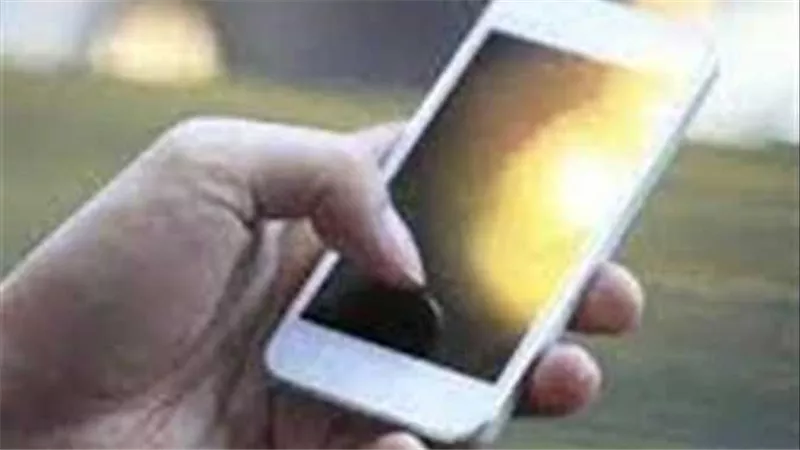 المالية تحسم الجدل.. هل يدفع المواطنون ضرائب على هواتفهم؟