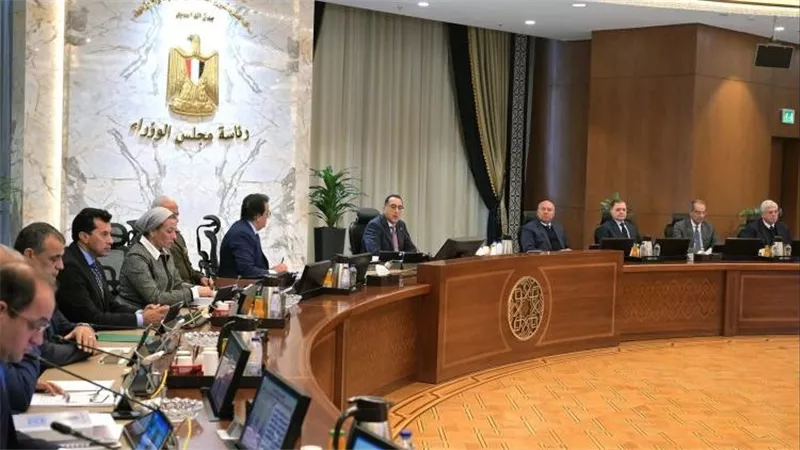 بينها المحال العامة.. أول قرارات الحكومة في 2025