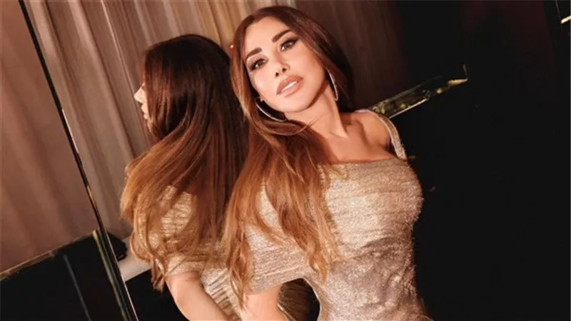 فستان مجسم.. نجوى كرم تثير ضجة بهذه الإطلالة | شاهد
