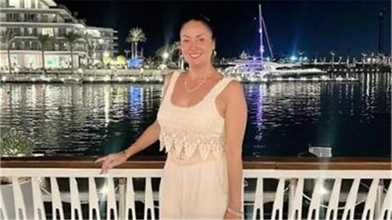 فستان أسود جرئ.. نرمين الفقي تثير ضجة بهذه الإطلالة | شاهد