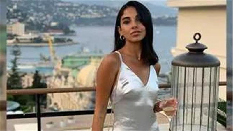 لبسها كله هدايا.. أبرز اطلالات سلمى أبو ضيف المثيرة للجدل | شاهد