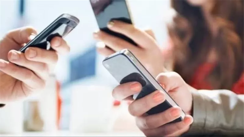  بعد إعلان الحكومة.. إجراءات جديدة تنتظر أصحاب الهواتف المحمولة في 2025 