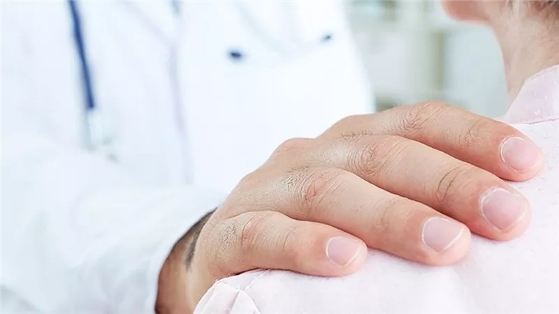 لامس أماكن حساسها بجسدها.. التفاصيل الكاملة لقضية الطبيب المتهم بالتحرش بسيدة في التجمع