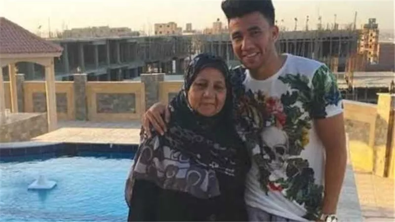 كانت والدته تردده قبل كل مباراة.. تريزيجيه يكشف سر دعاء فتح له باب الشهرة والنجاح
