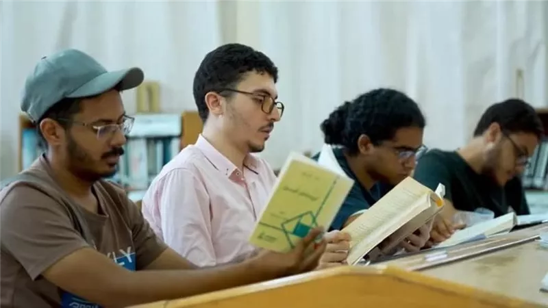 طالب بجامعة حلوان يفوز بإحدى جوائز الموسم الرابع للمشروع الوطنى للقراءة