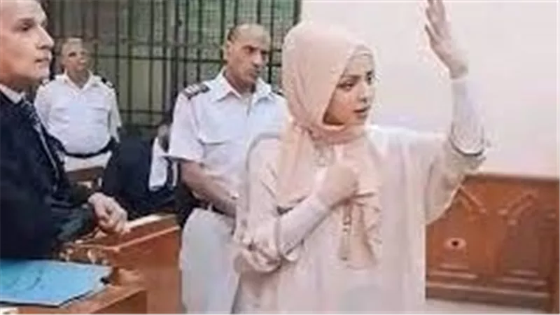  قتلت طفلتها دون ذنب.. لماذا عاقبت المحكمة المضيفة التونسية بالسجن 15 سنة؟