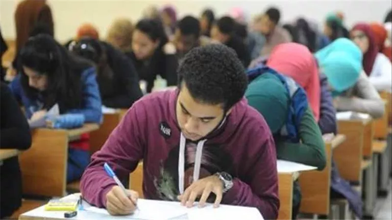 التعليم تحسم الجدل.. هل تم إلغاء تدريس اللغة العربية والإنجليزية بعد نظام البكالوريا الجديدة؟ 
