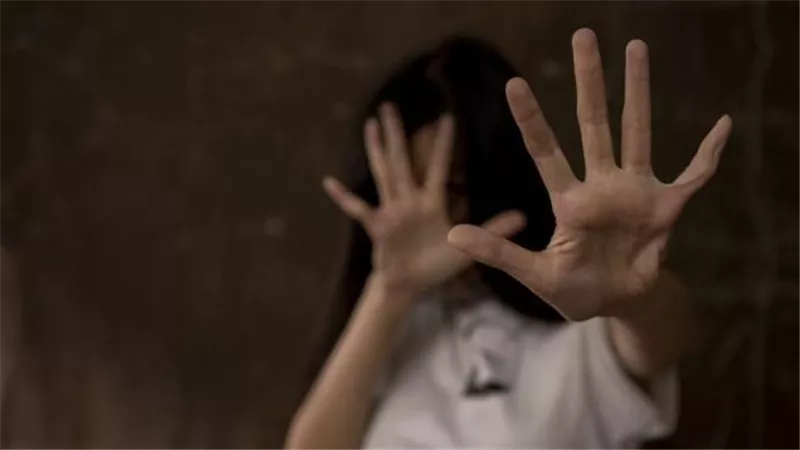 حرق جسمها حتى الموت...القصة الكاملة لمقتل طفلة على يد والدها بعد 4 ساعات في المطرية