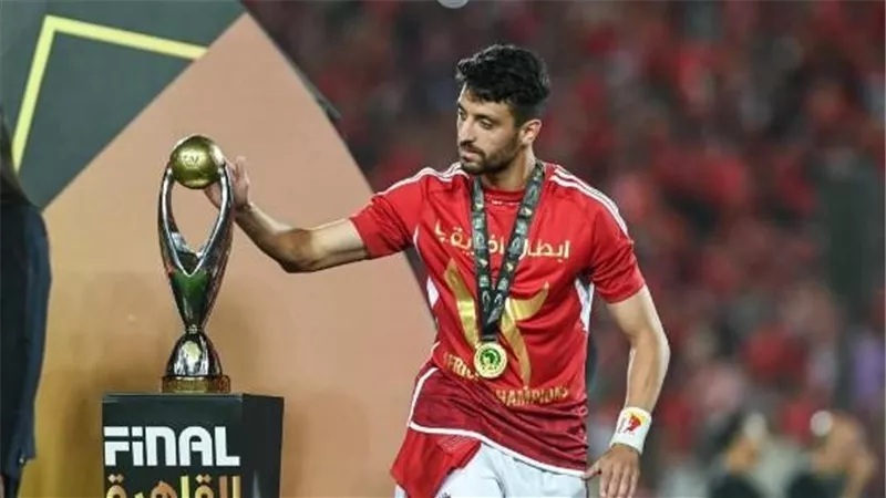 سر البكاء وحقيقة حب وكره كولر.. طاهر محمد طاهر يكشف كواليس غرف الأهلي 